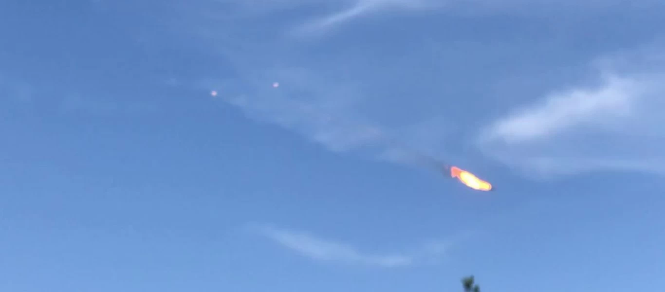 Πιλότοι «πέφτουν» στο κενό από φλεγόμενο μαχητικό τζετ MiG-29 για να σωθούν (βίντεο)